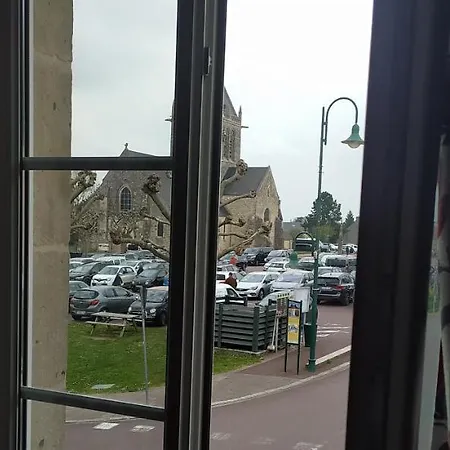 Gite De La Place De L'Eglise Sainte-Mere-Eglise Exterior photo