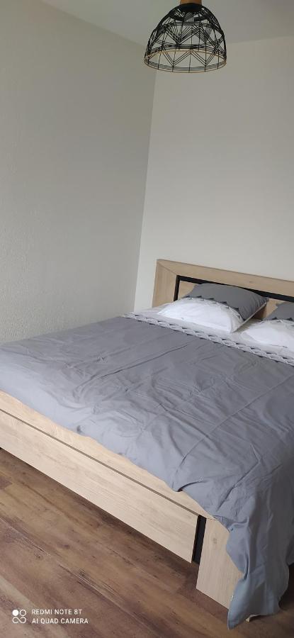 De La Place De L'eglise Apartment *